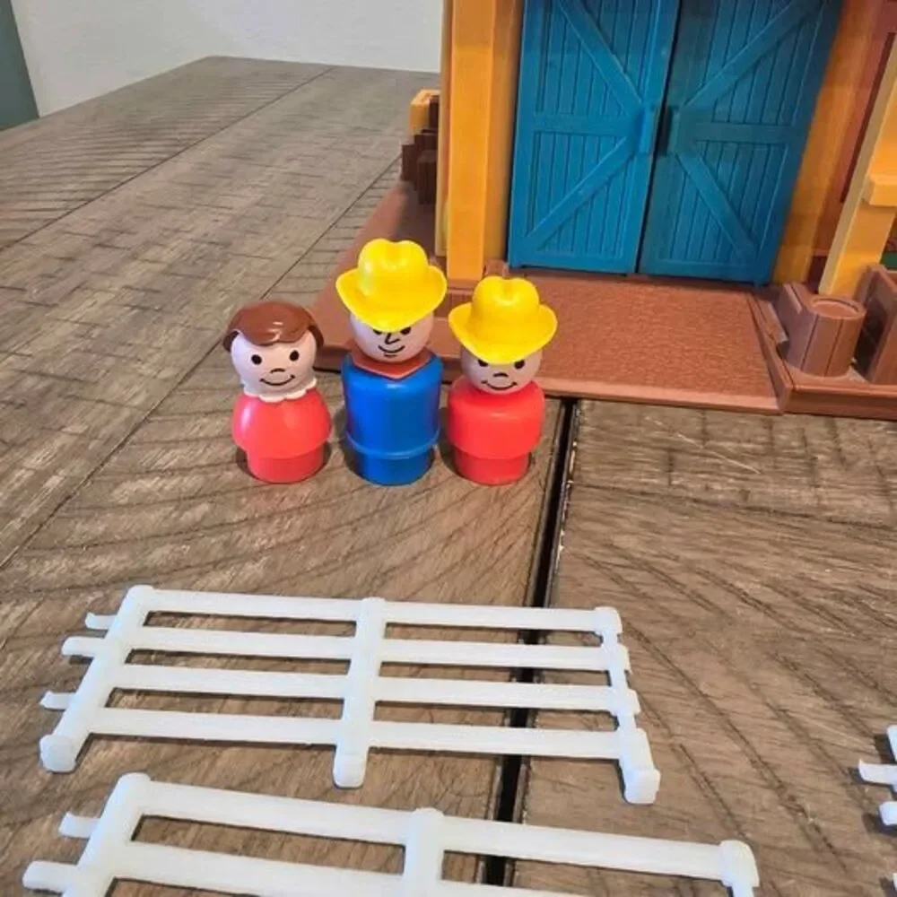 Vintage 1982 Fisher-Price Little People Western Town #934 Figures Accessories